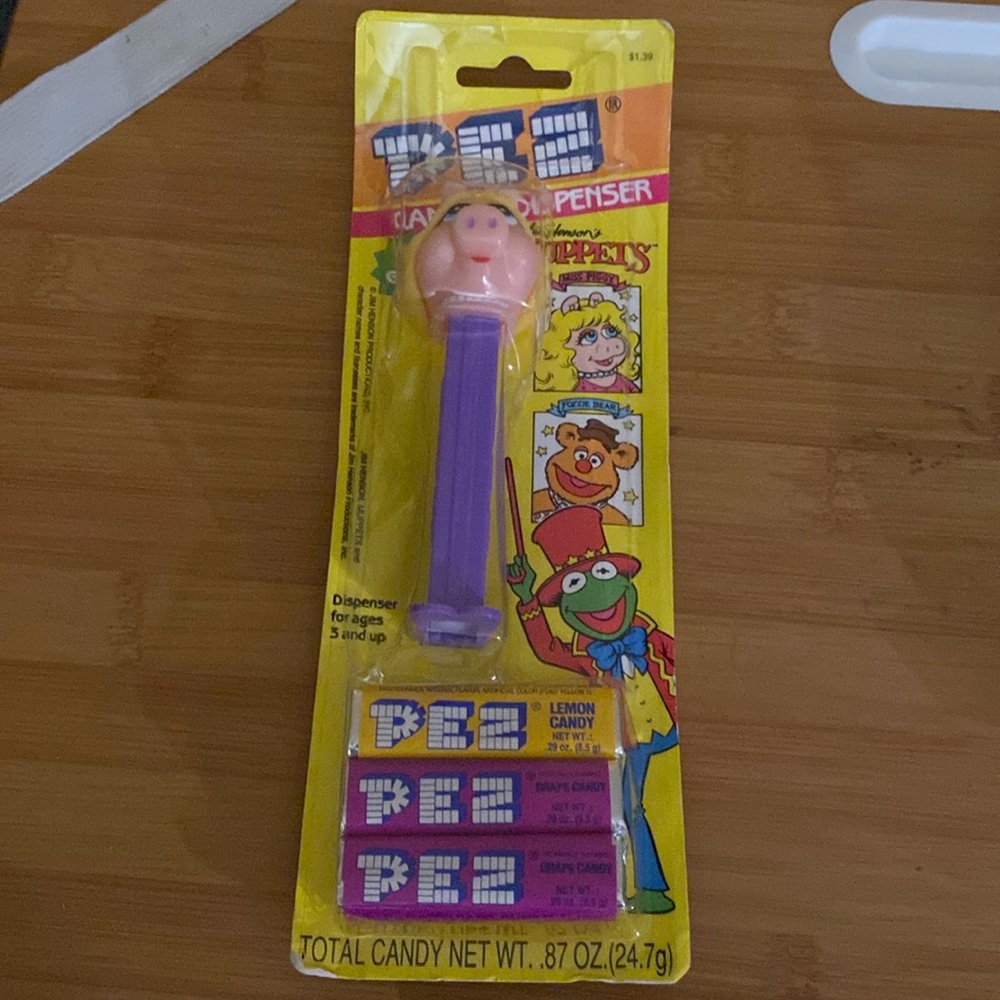 Vintage Muppets Miss Piggy PEZ Dispenser New In package